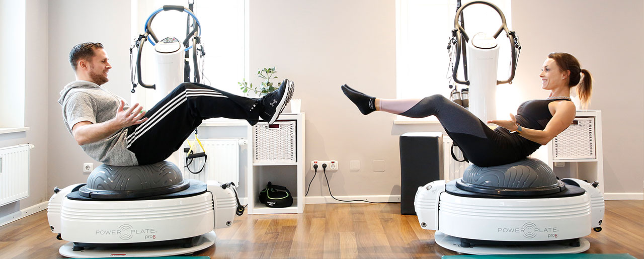 Tanja und Michael trainieren auf der Power Plate